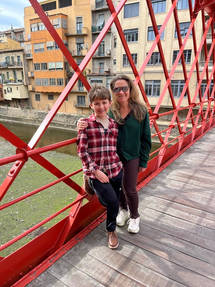 Standing on the Pont de les Peixateries Velles
