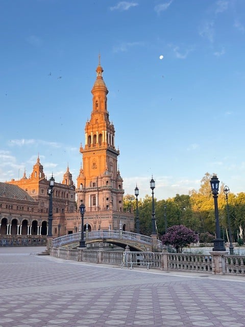 An Early Morning Jog to Plaza de España